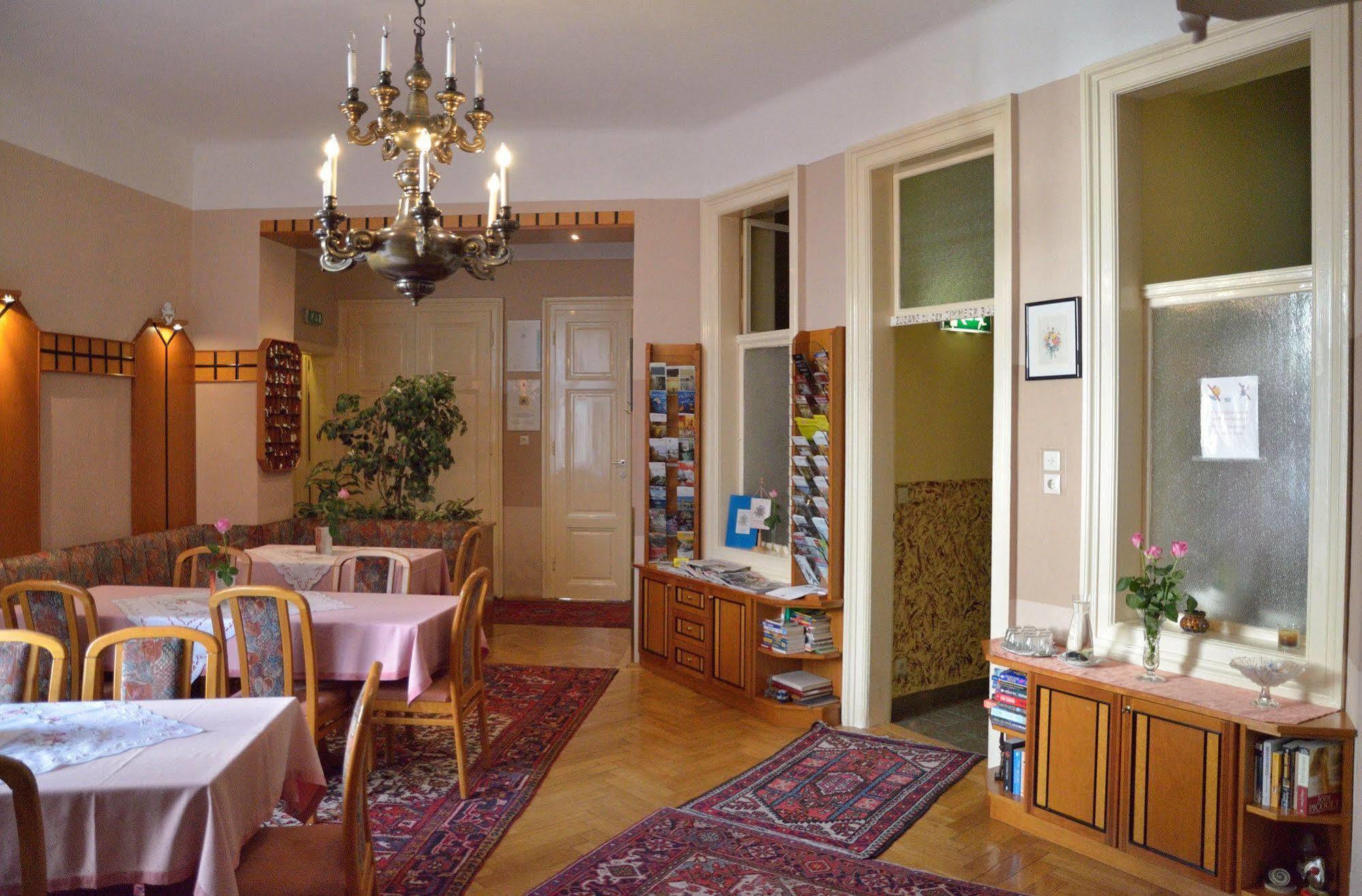 Schweizer Pension Solderer Bécs Kültér fotó